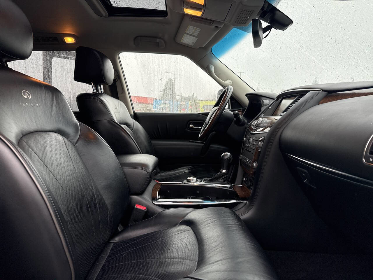 Used 2011 INFINITI QX56 4WD w/ Deluxe Touring Pkg image 16