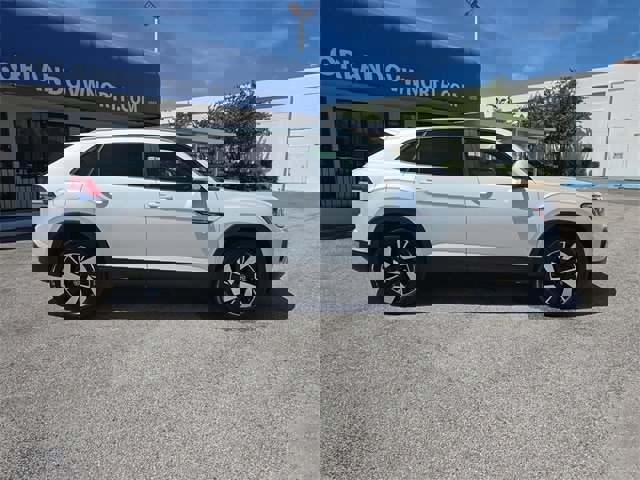 New 2026 Volkswagen Atlas Cross Sport SE image 3