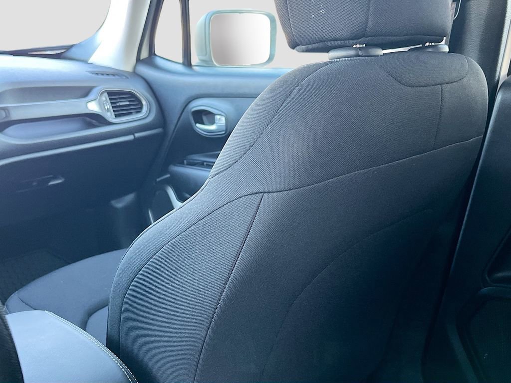 Used 2023 Jeep Renegade Latitude image 22