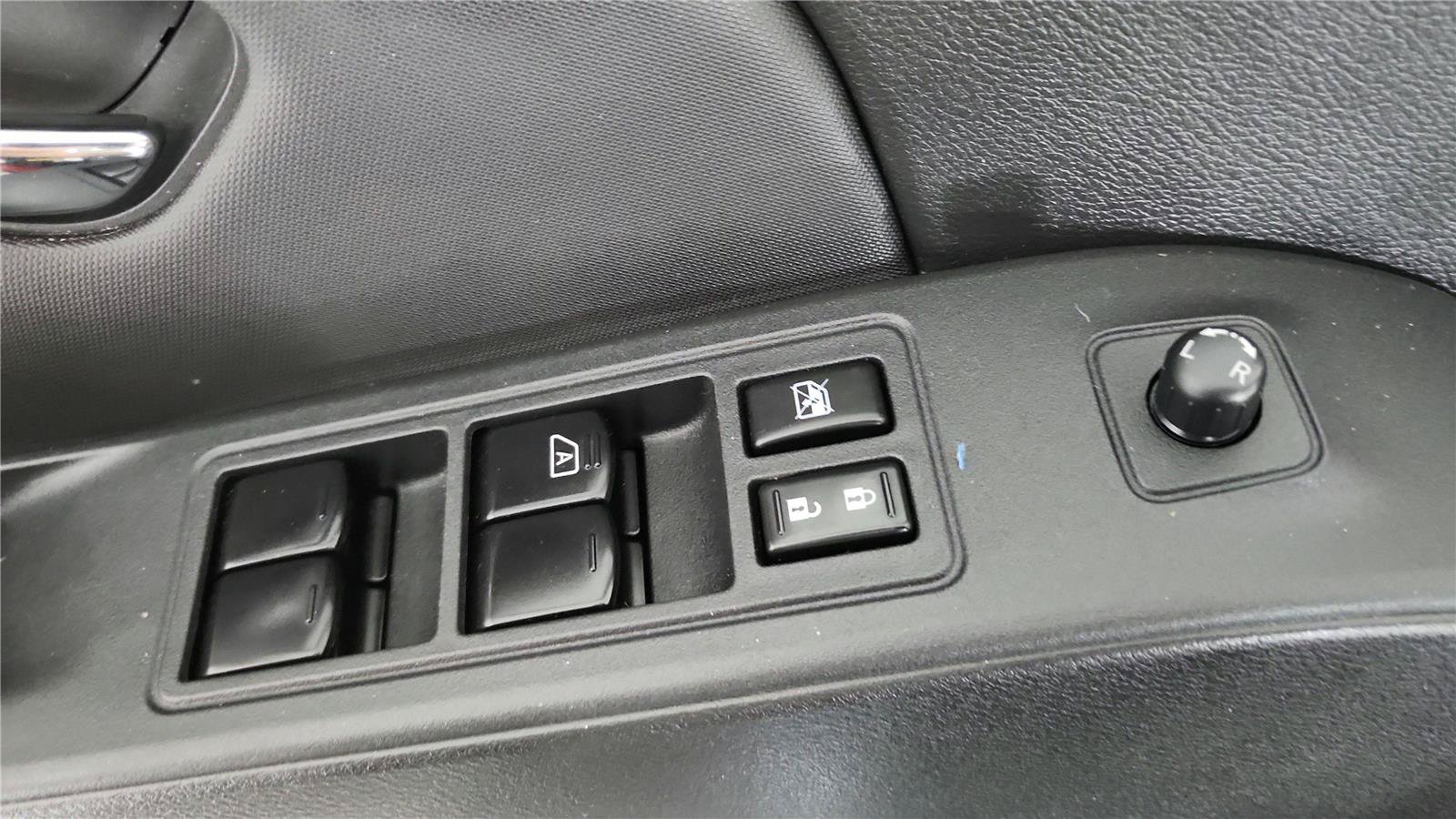 Used 2023 Nissan Frontier PRO-4X w/ Pro-4X Premium Package AWD/4WD image 17