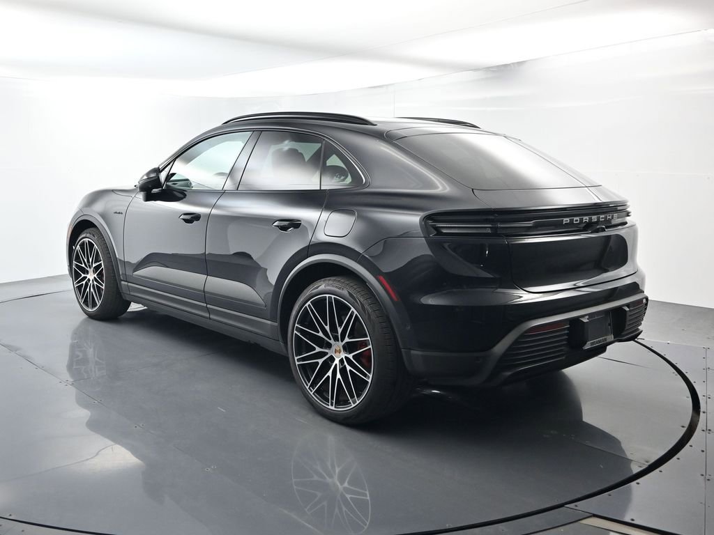 Certified 2025 Porsche Macan 4S Electric AWD/4WD image 3