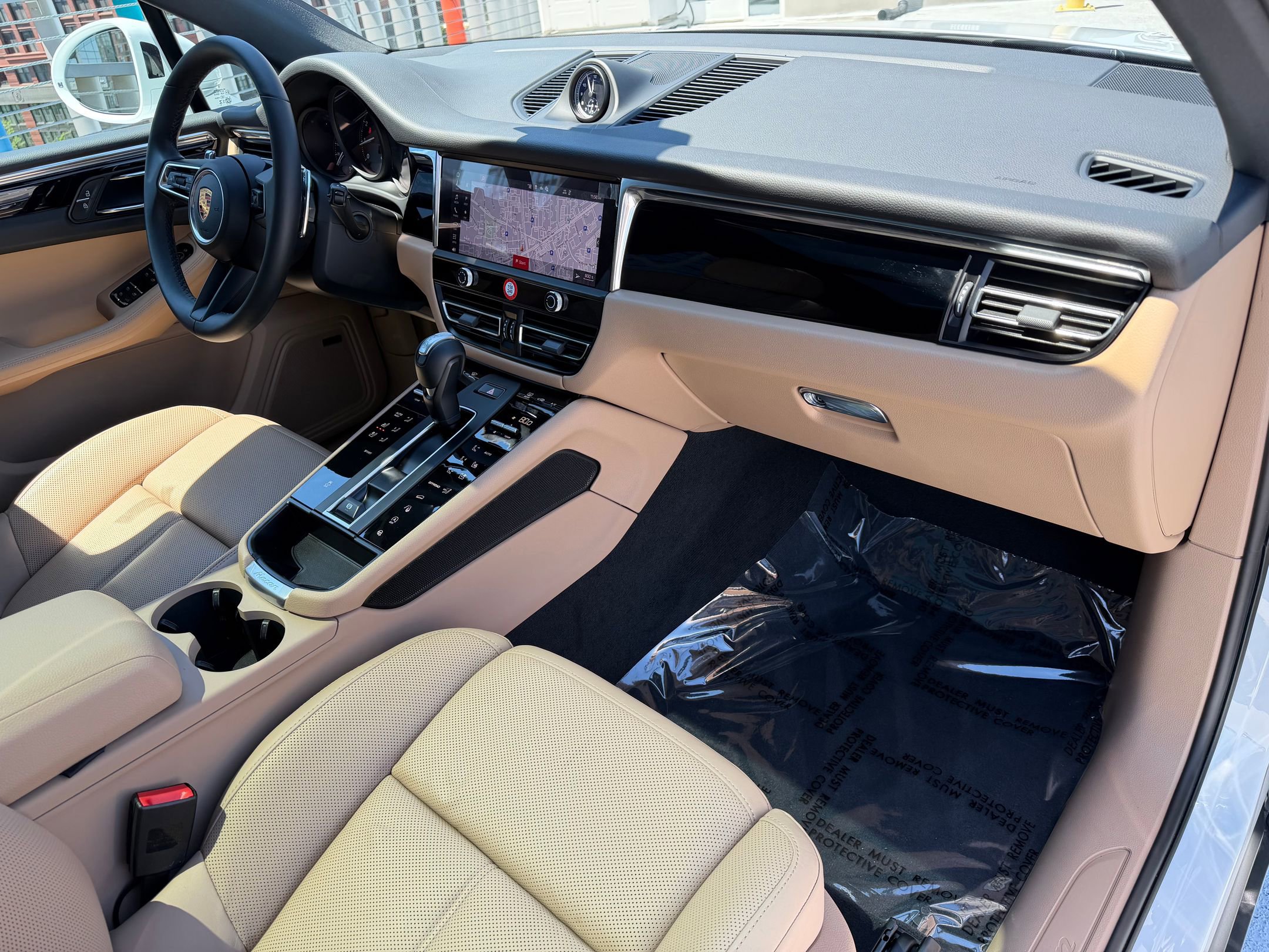 Certified 2026 Porsche Macan AWD/4WD image 17