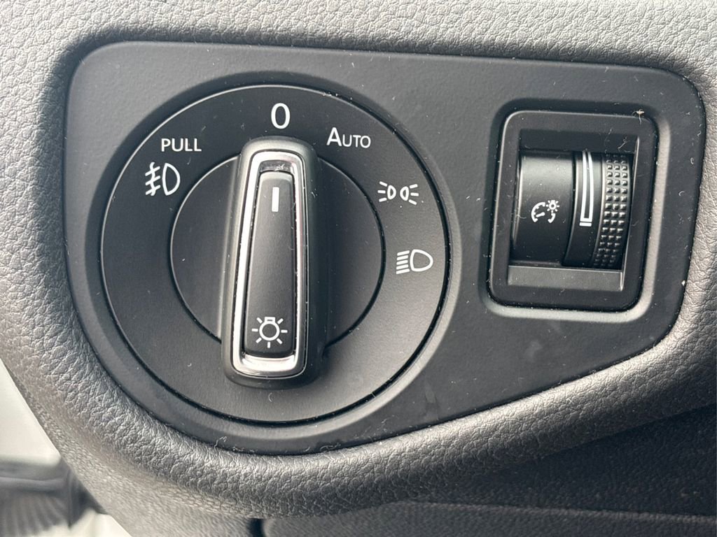 Used 2018 Volkswagen Golf Alltrack SE image 23