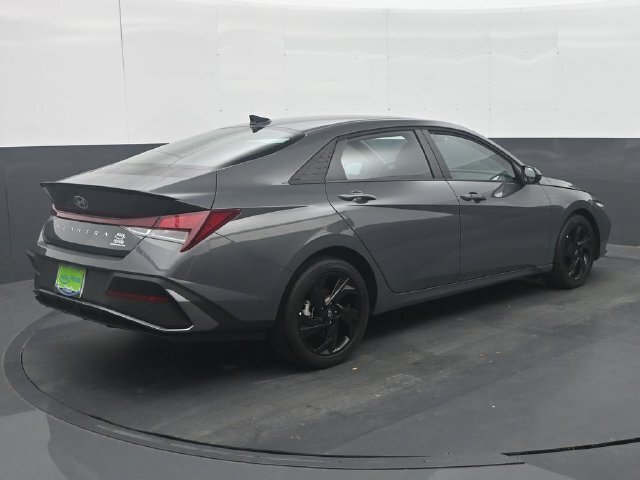 Used 2026 Hyundai Elantra Sport FWD image 7