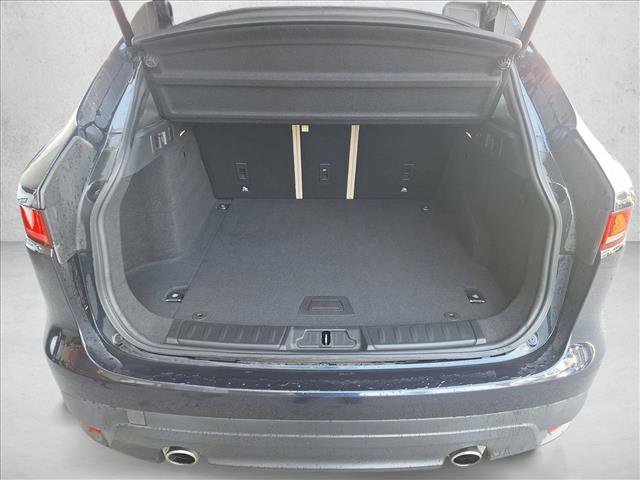 Used 2017 Jaguar F-PACE image 15