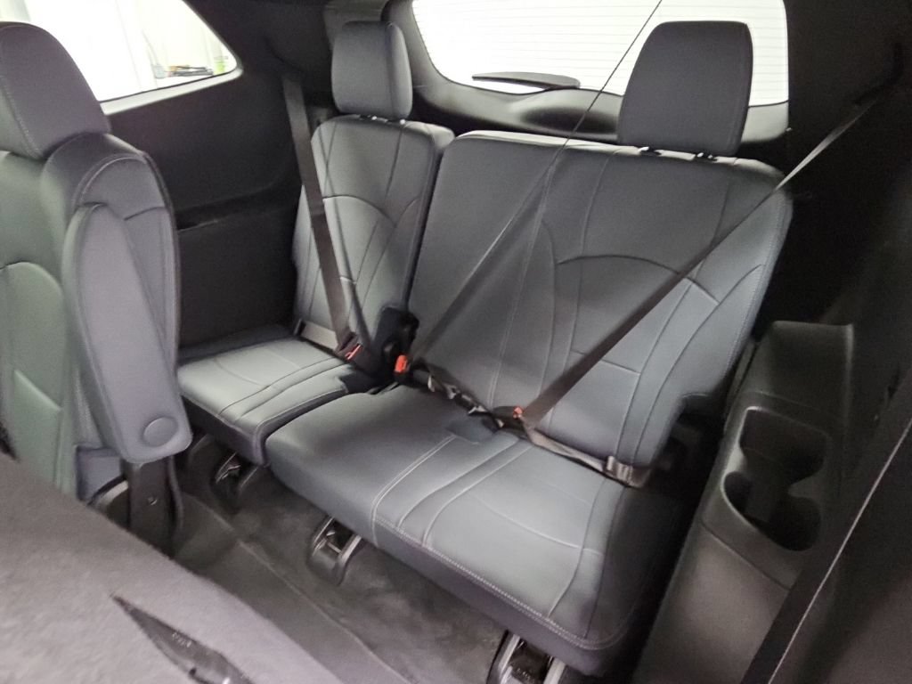 Used 2024 Buick Enclave Essence FWD image 32