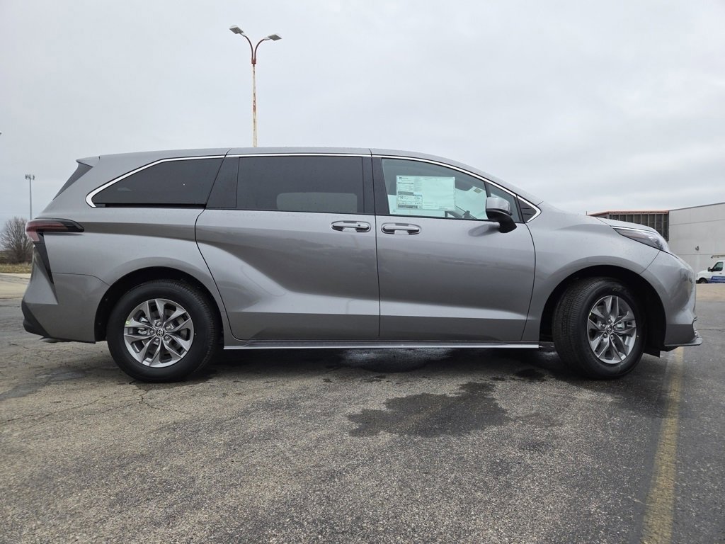 New 2026 Toyota Sienna LE image 22