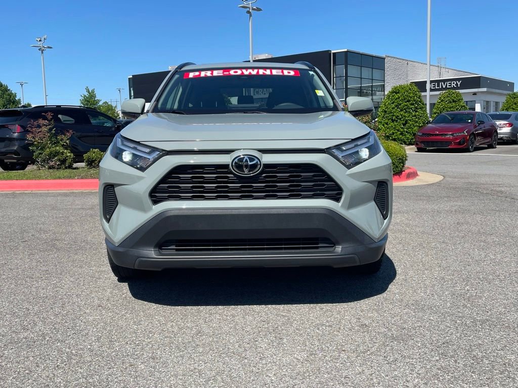 Used 2022 Toyota RAV4 XLE w/ Convenience Package FWD image 2
