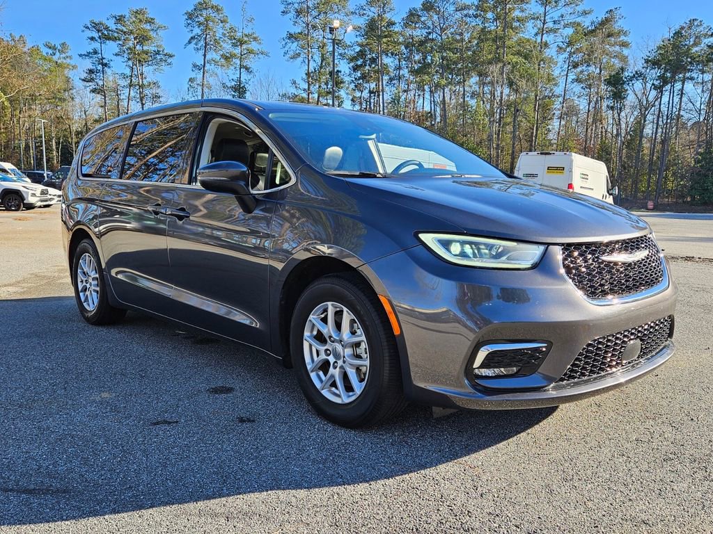 Used 2023 Chrysler Pacifica Touring-L video 1