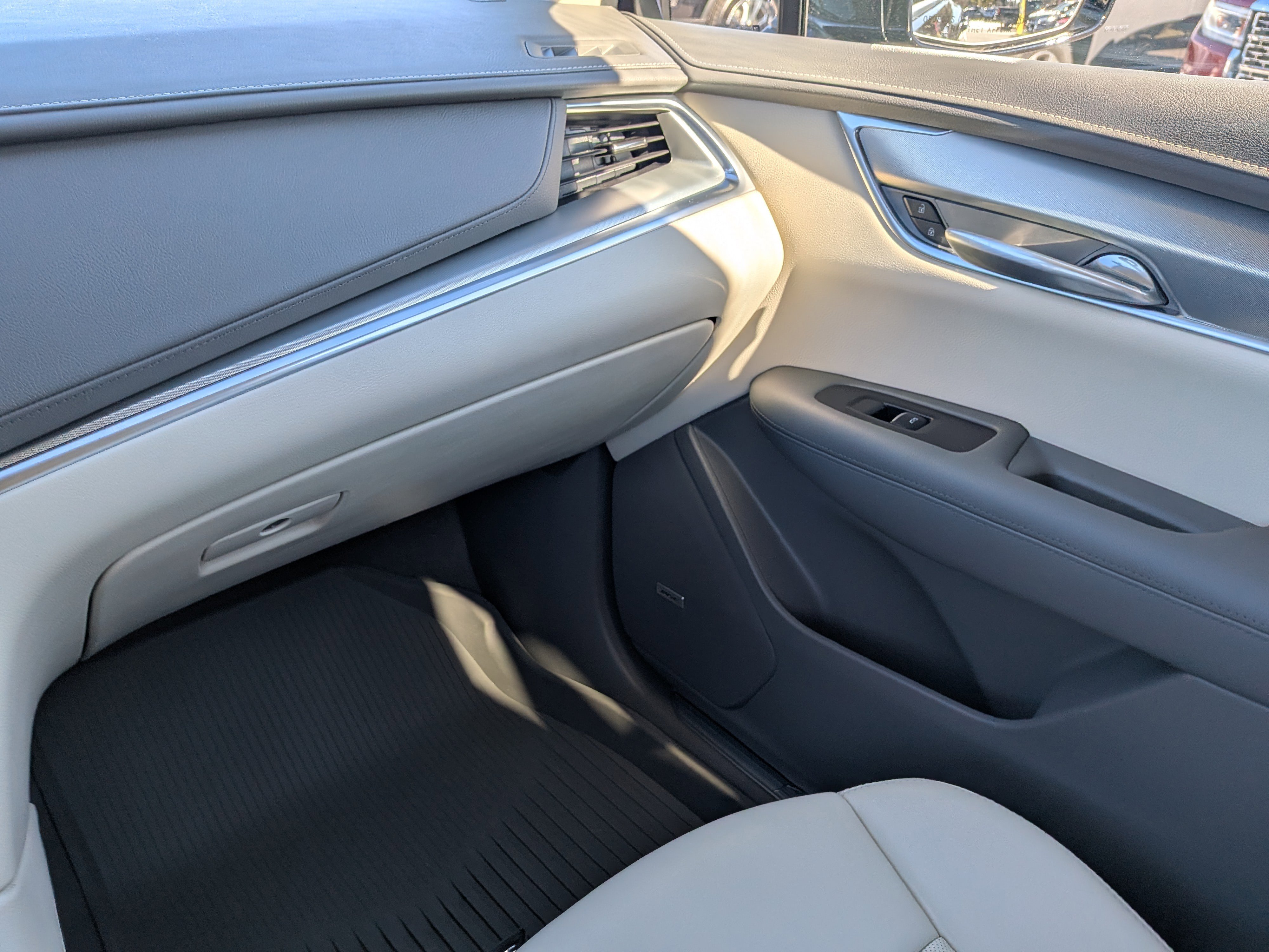 Certified 2022 Cadillac XT5 Premium Luxury image 16