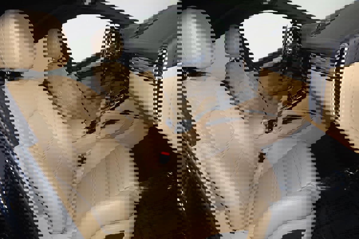 Used 2022 Porsche Cayenne Platinum Edition w/ Premium Package Plus image 8