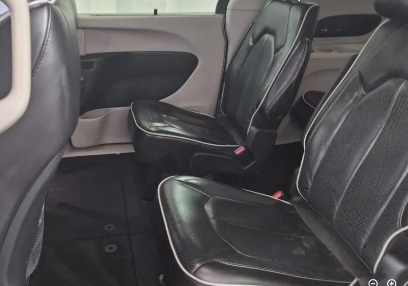 Used 2022 Chrysler Pacifica Limited FWD image 10