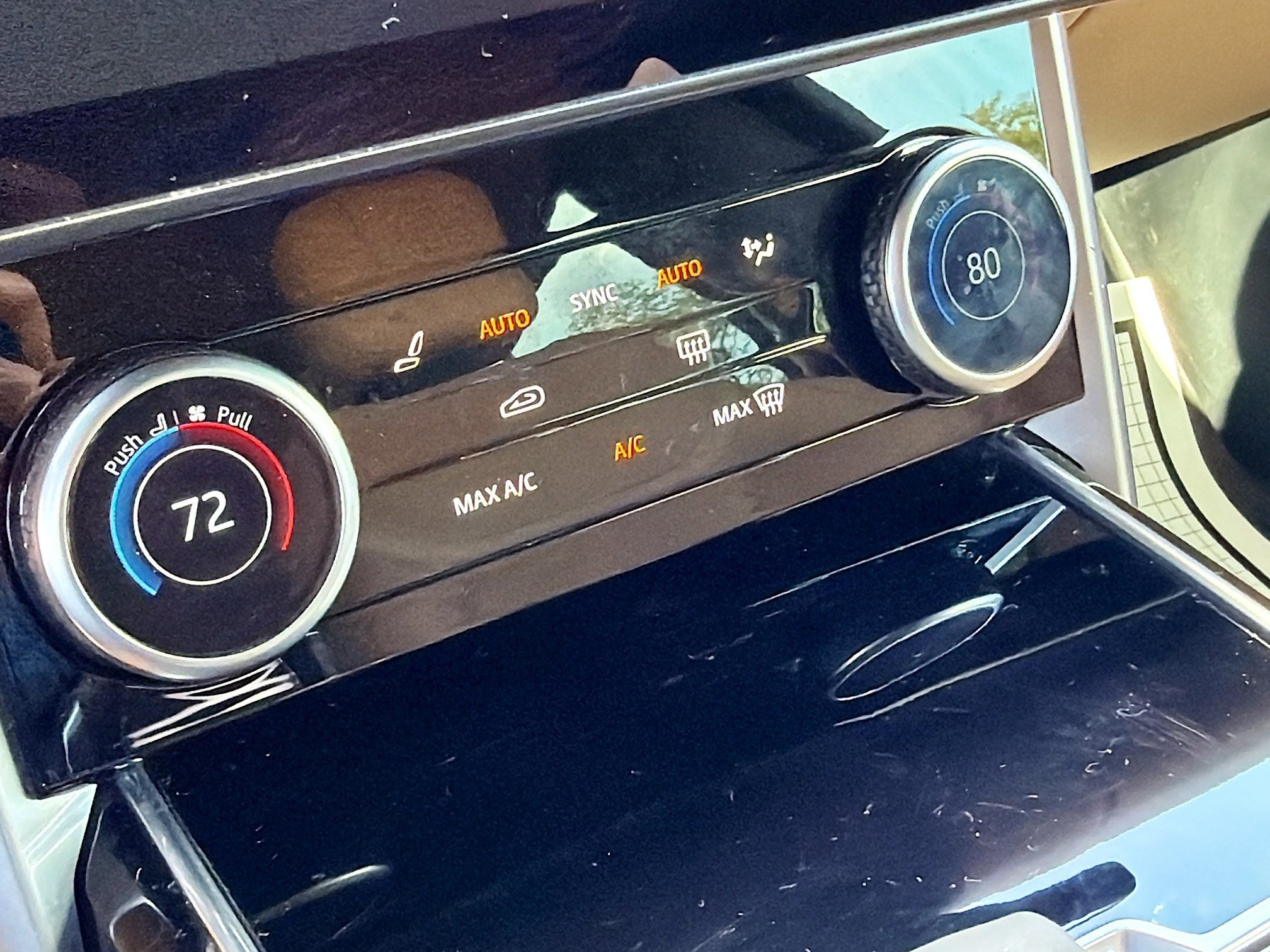 Used 2023 Land Rover Range Rover Long Wheelbase SE image 34