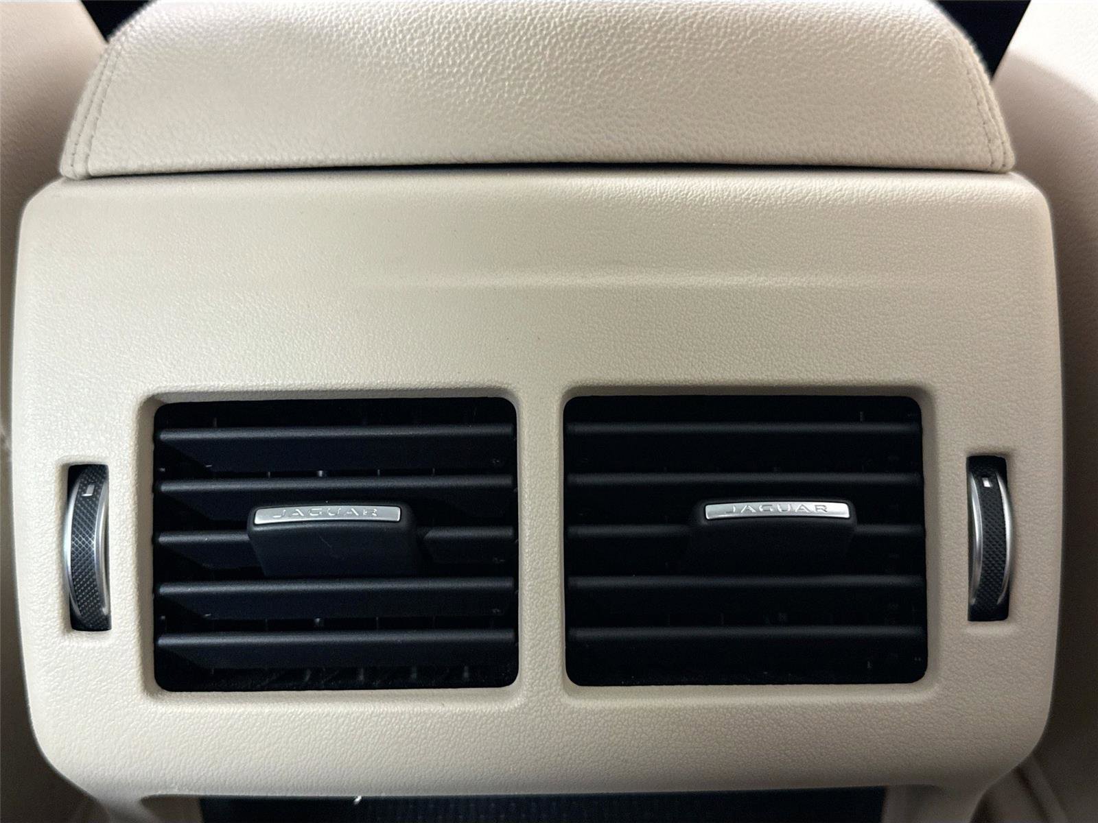 Used 2017 Jaguar XF Prestige image 38