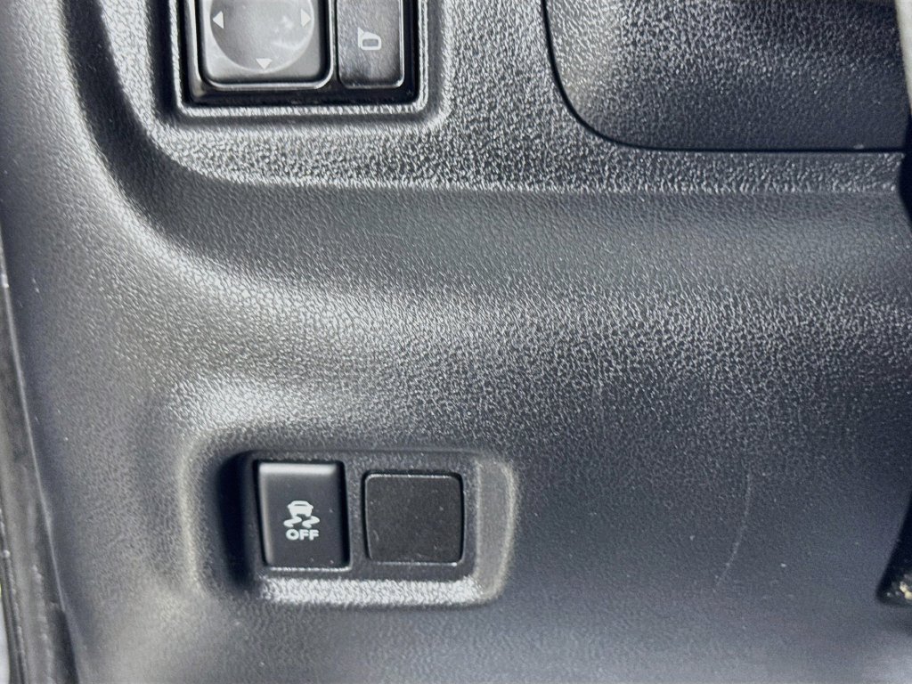 Used 2017 Nissan Versa SV FWD image 11