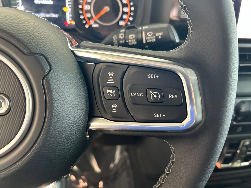 Used 2025 Jeep Wrangler Unlimited Sahara AWD/4WD image 47