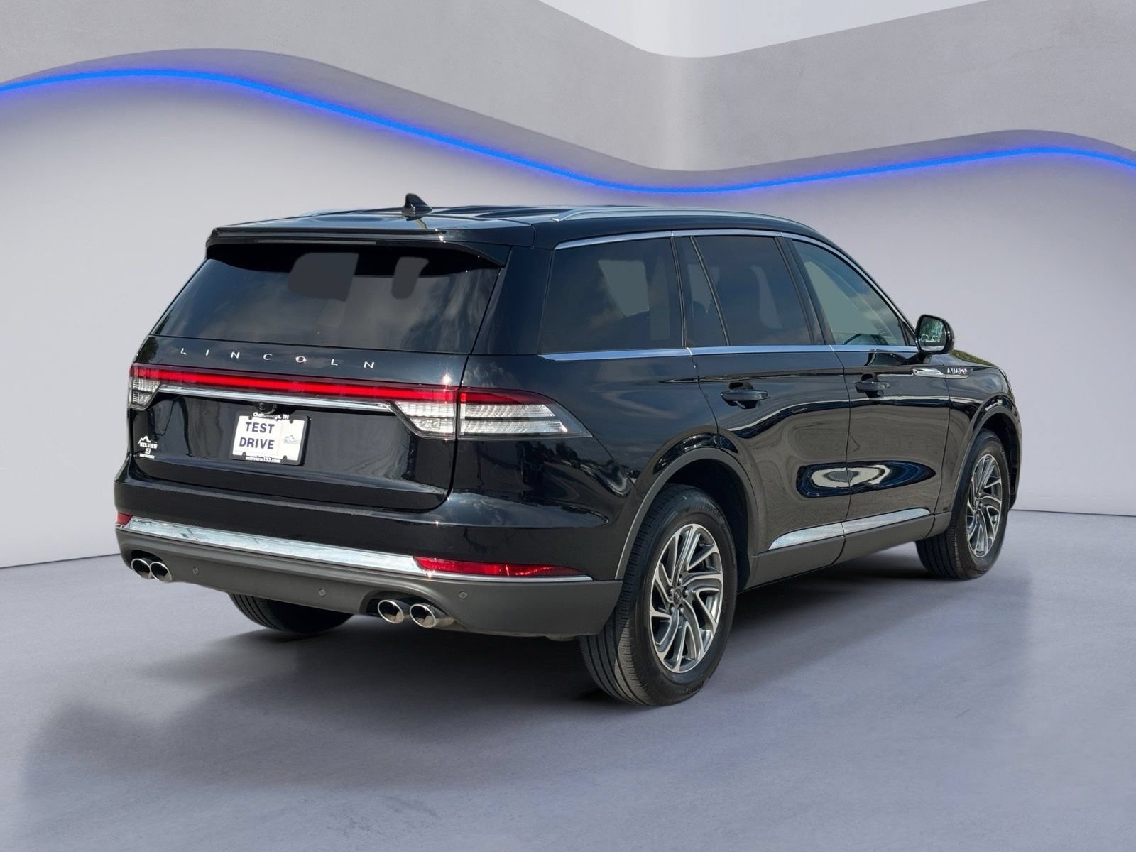 Used 2023 Lincoln Aviator AWD w/ Elements Package image 3