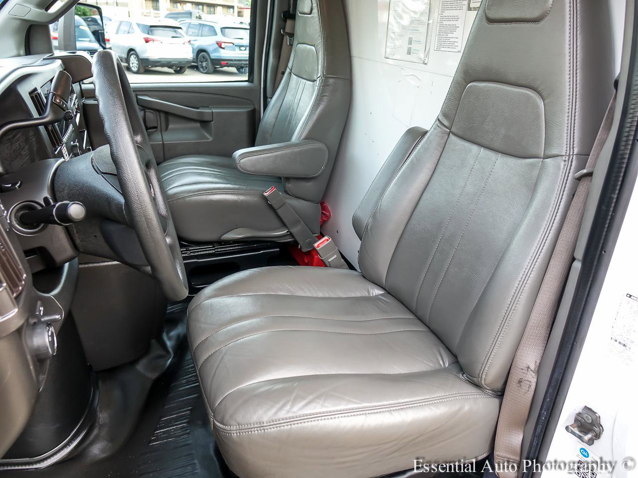 Used 2022 GMC Savana 3500 Extended w/ Power Convenience Package RWD image 8