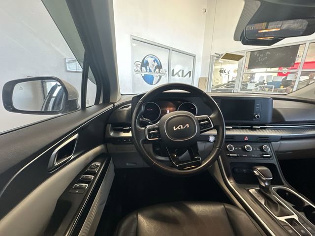 Used 2023 Kia Carnival LX FWD image 13