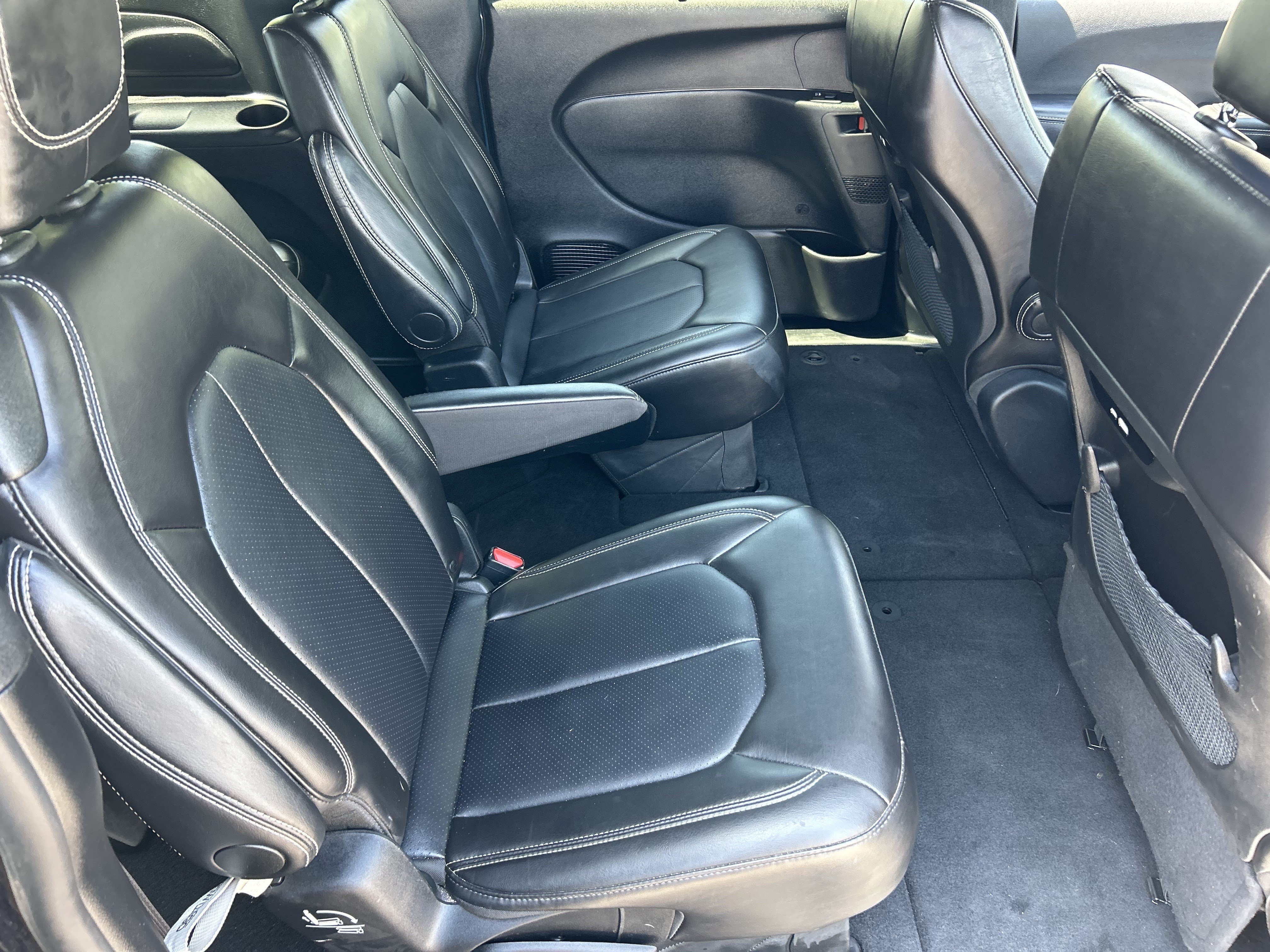 Used 2025 Chrysler Pacifica Select FWD image 11