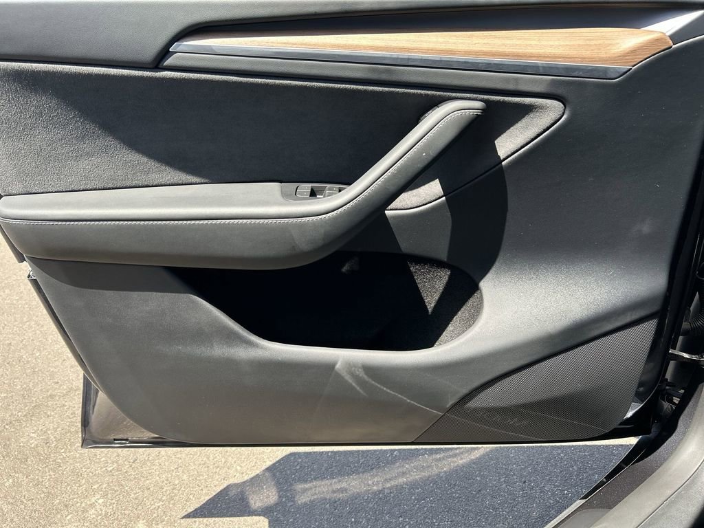 Used 2024 Tesla Model Y Long Range AWD/4WD image 23