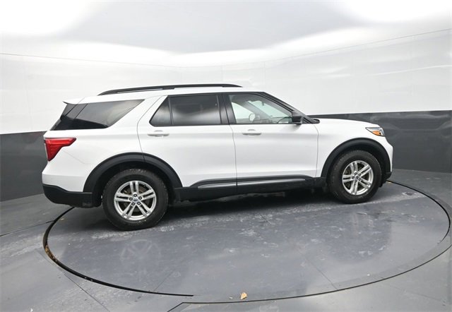 Used 2023 Ford Explorer XLT w/ Equipment Group 202A image 8