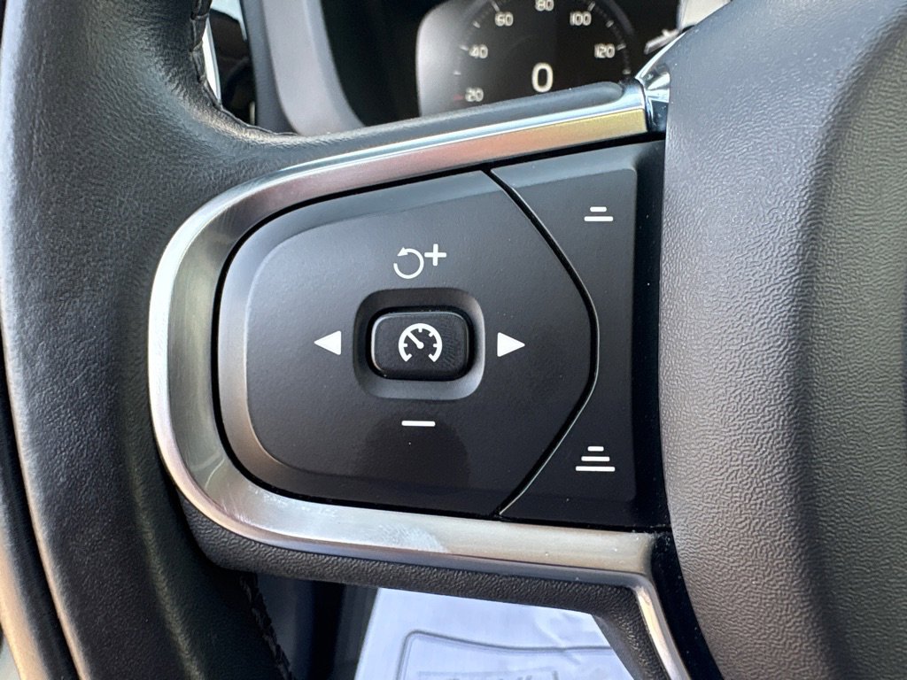 Used 2021 Volvo XC60 T6 Momentum image 15