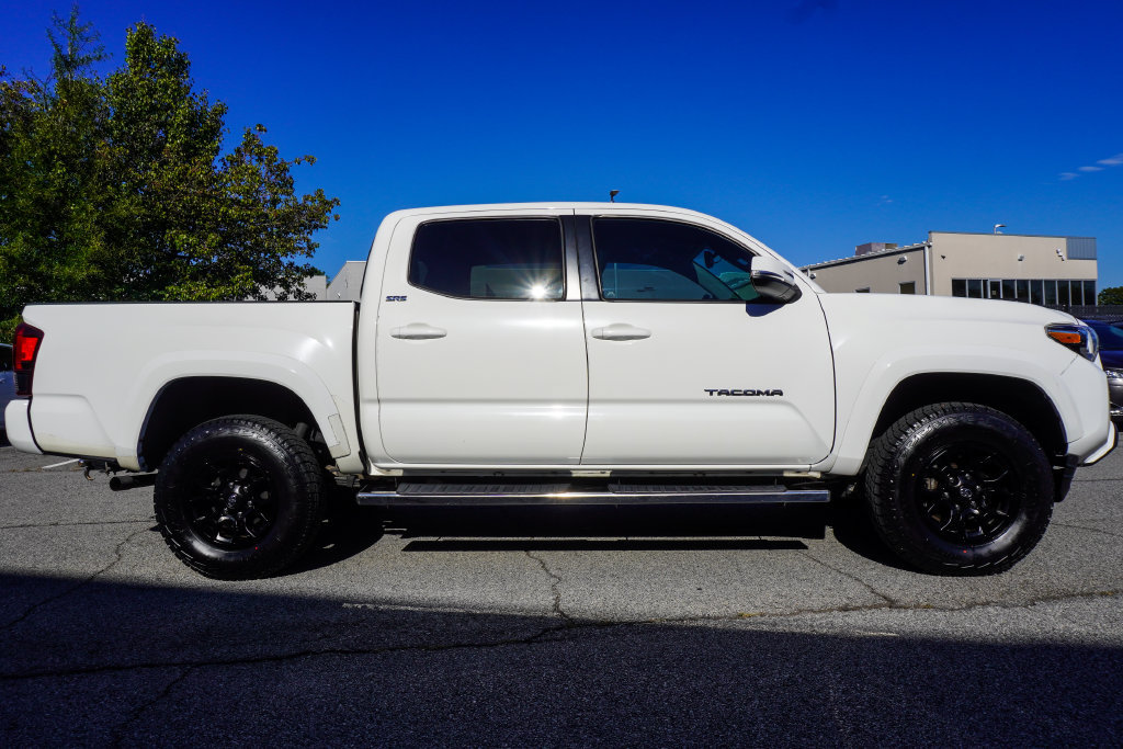 Used 2022 Toyota Tacoma SR5 w/ Technology Package RWD image 32