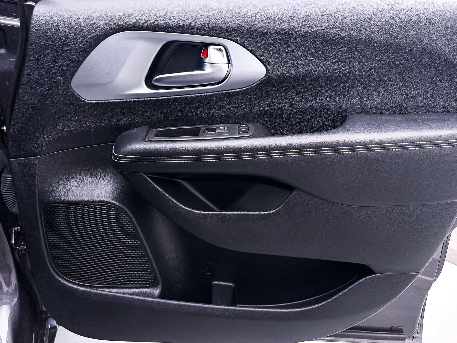 Used 2022 Chrysler Pacifica Touring-L w/ S Appearance Package FWD image 34