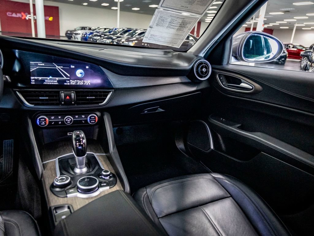 Used 2018 Alfa Romeo Giulia Ti w/ TI Leather Package RWD image 27