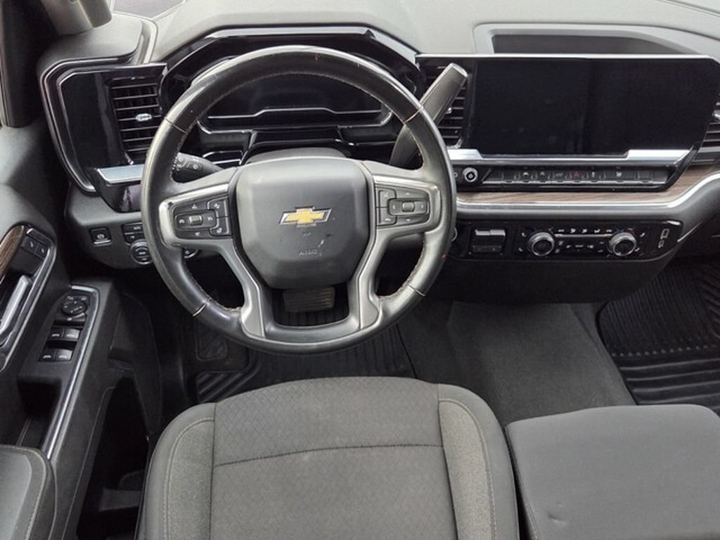 Used 2025 Chevrolet Silverado 1500 LT AWD/4WD image 8