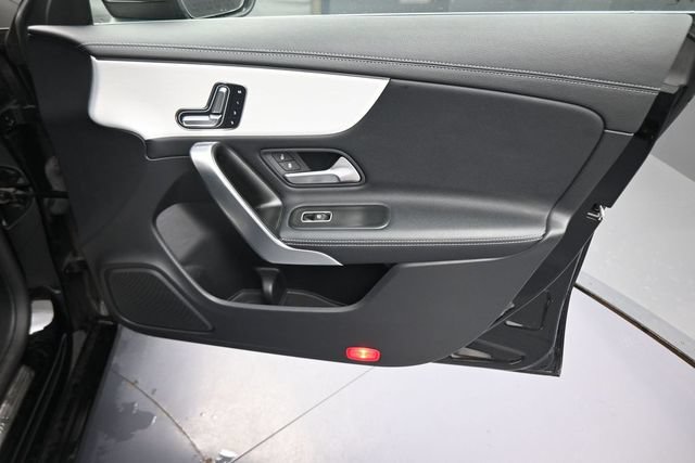 Used 2025 Mercedes-Benz CLA 250 image 13