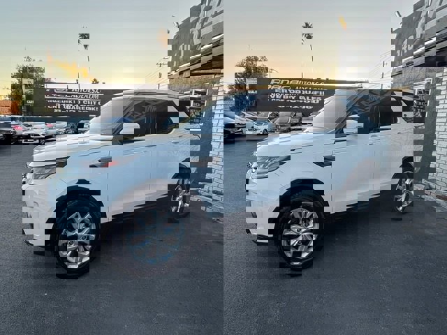 Used 2017 Land Rover Discovery SE image 12