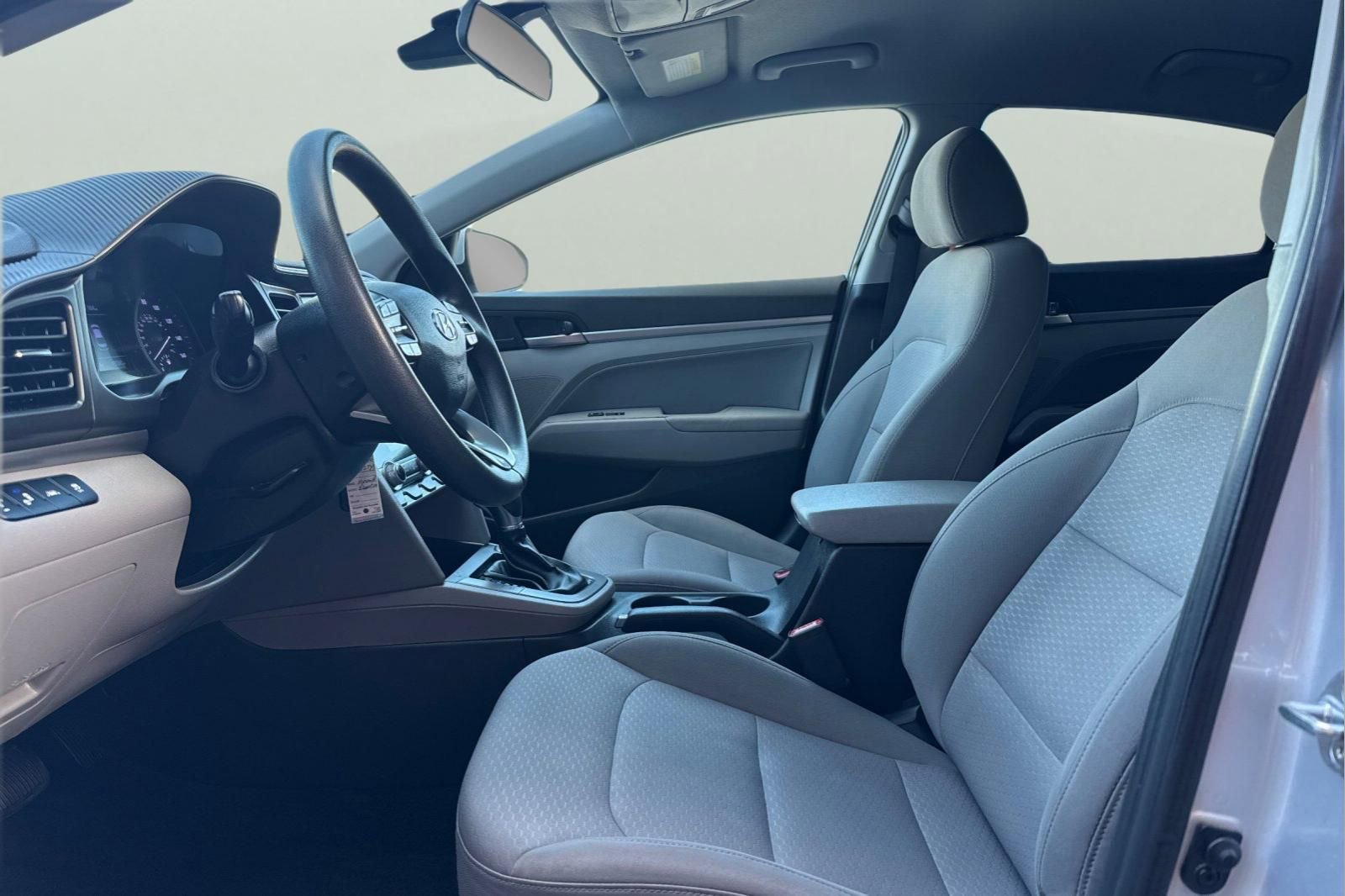 Used 2020 Hyundai Elantra SEL image 14