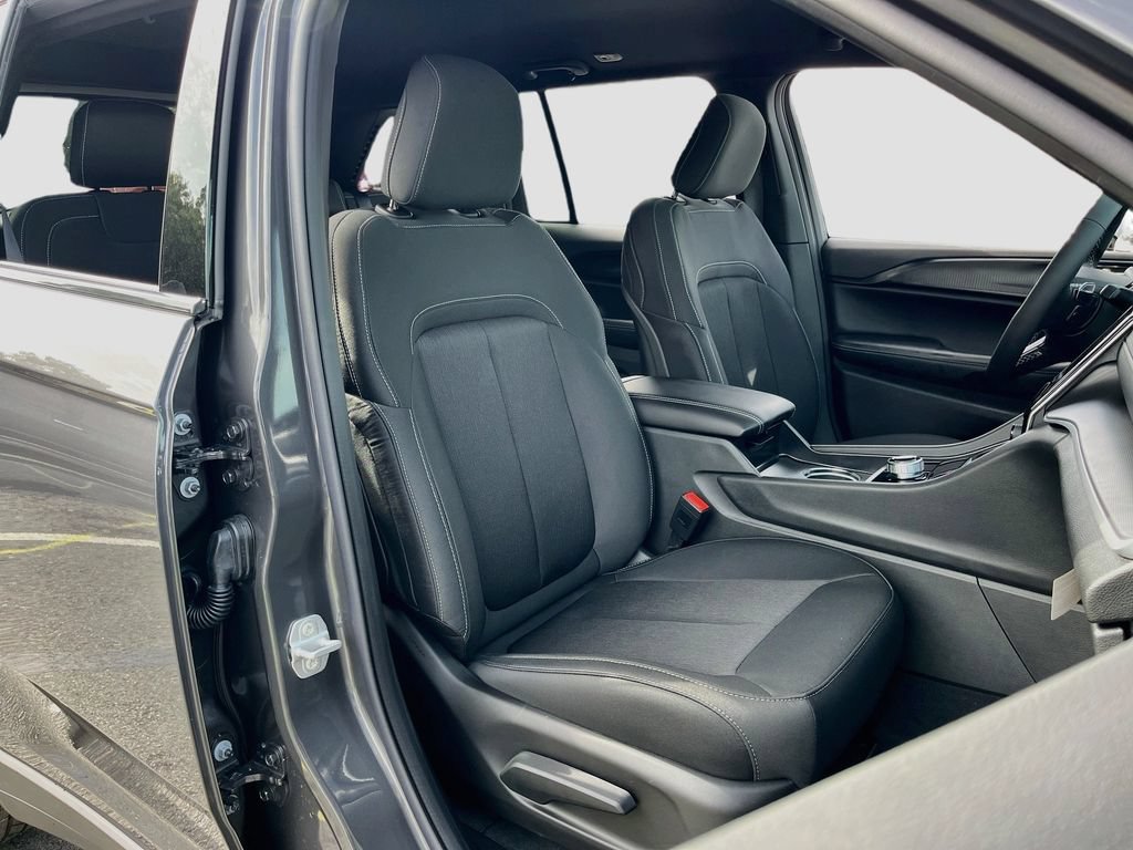 New 2026 Jeep Grand Cherokee 4WD image 25