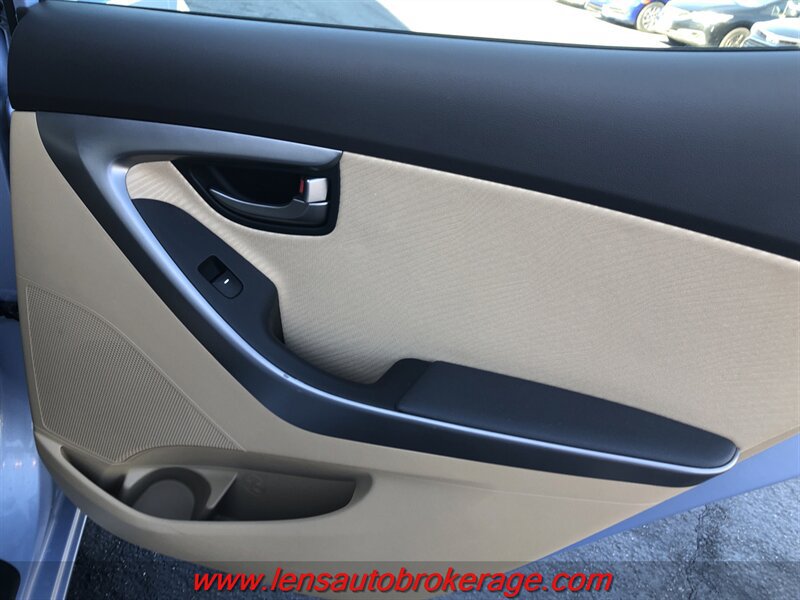 Used 2013 Hyundai Elantra GLS w/ Preferred Pkg FWD image 17