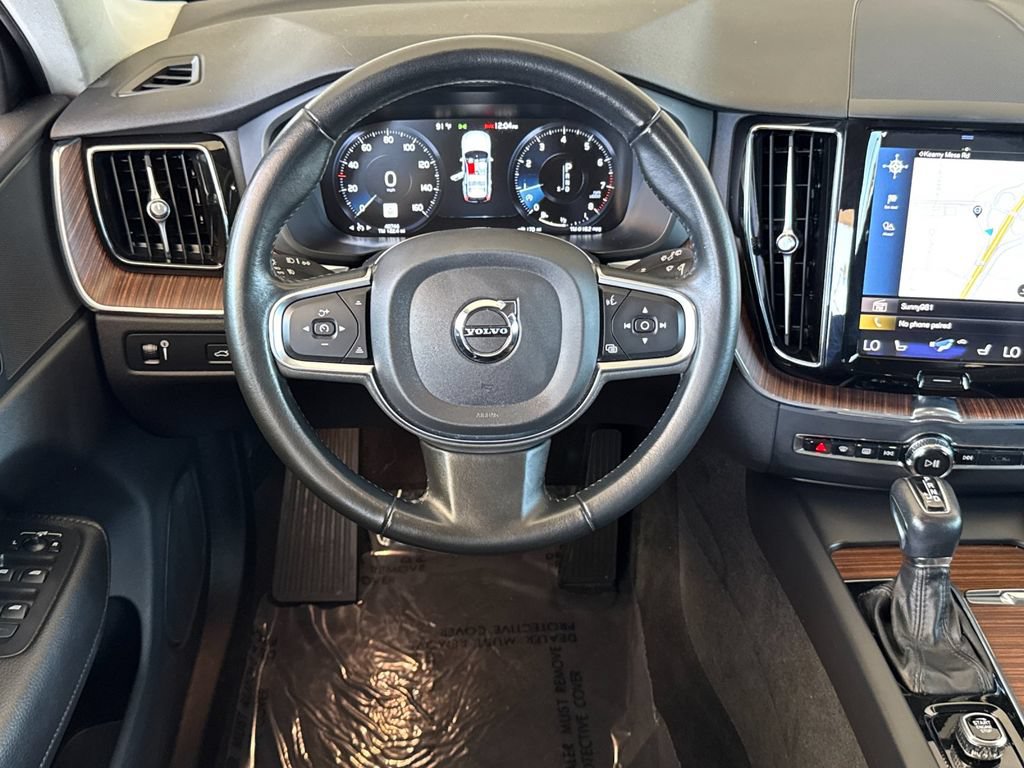 Used 2021 Volvo XC60 T5 Momentum w/ Premium Package AWD/4WD image 13