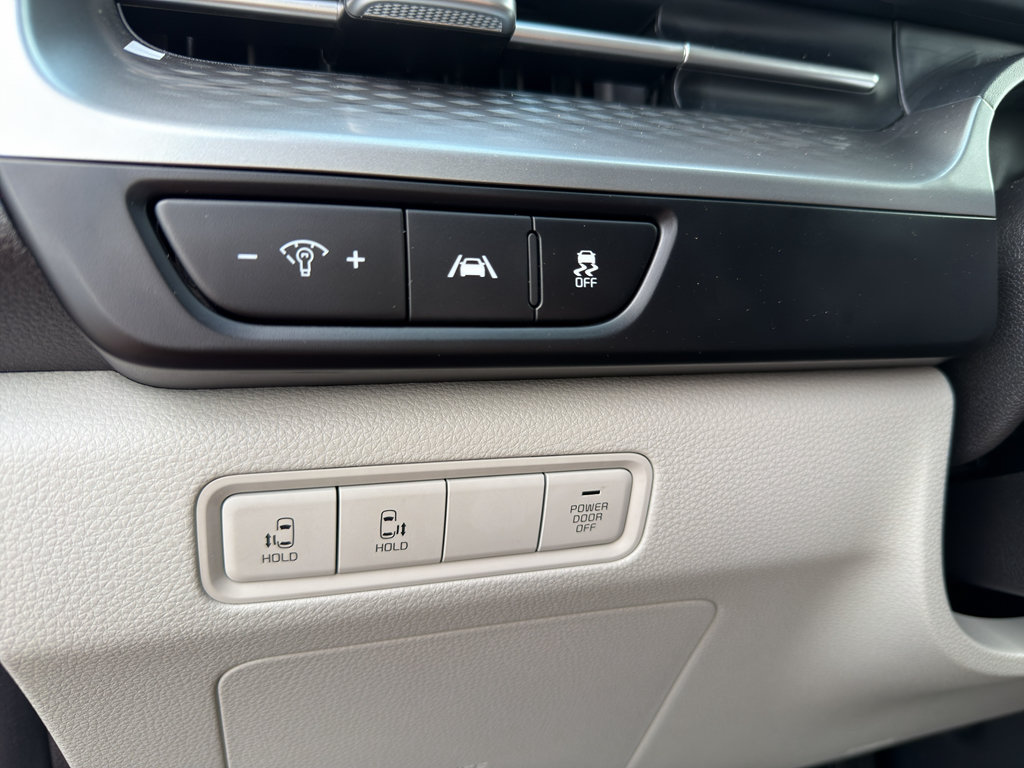 Used 2024 Kia Carnival LX FWD image 21