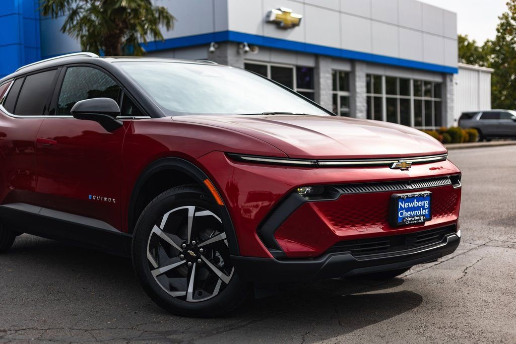 New 2026 Chevrolet Equinox EV LT image 3