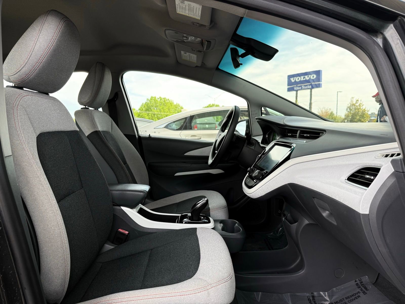 Used 2018 Chevrolet Bolt LT FWD image 24