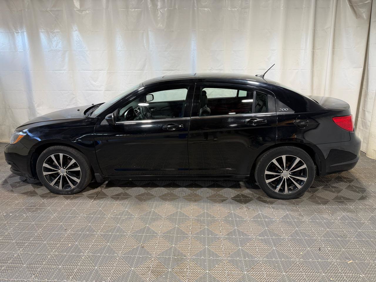 Used 2012 Chrysler 200 S FWD image 5