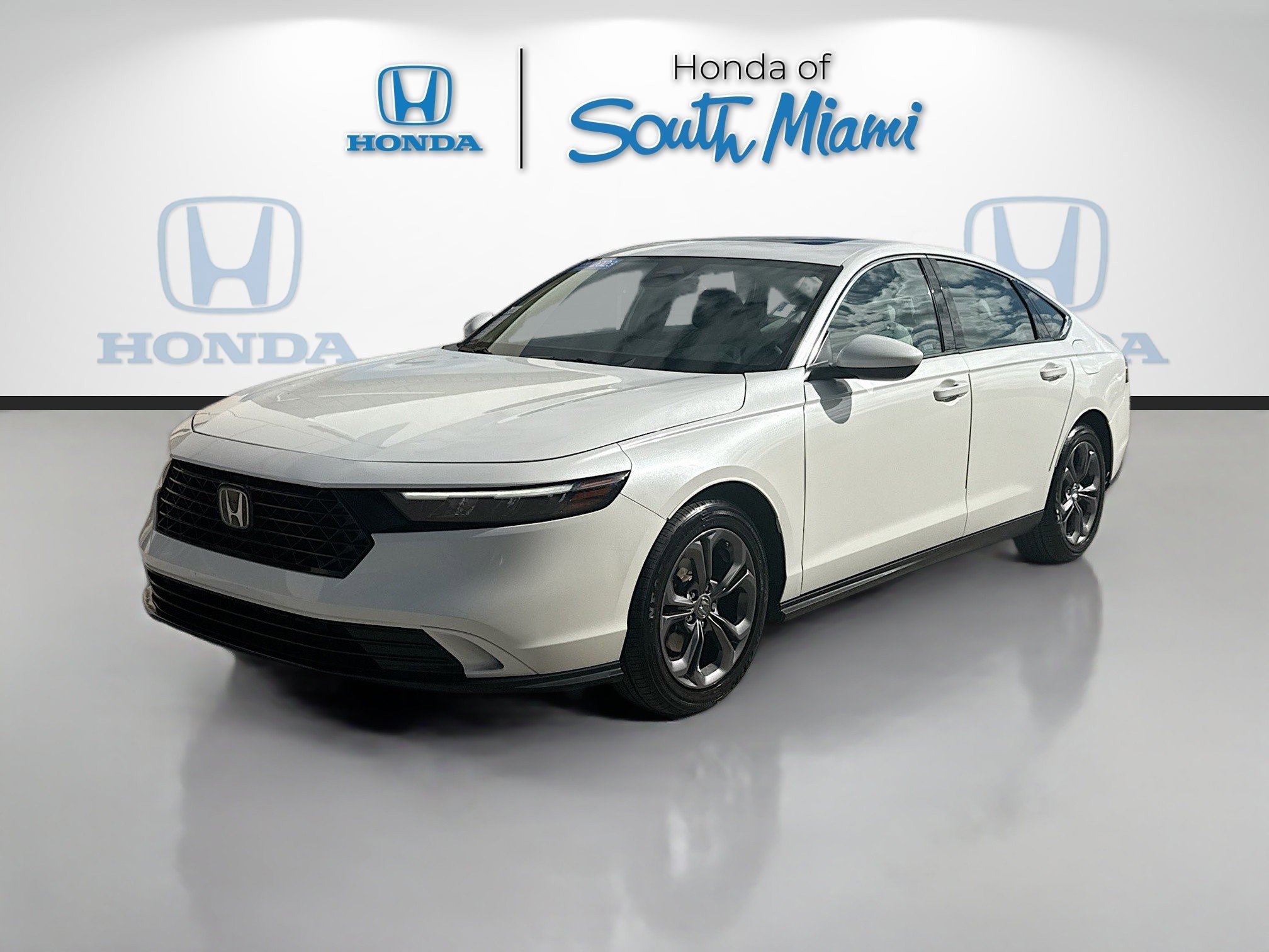 Used 2023 Honda Accord EX image 3