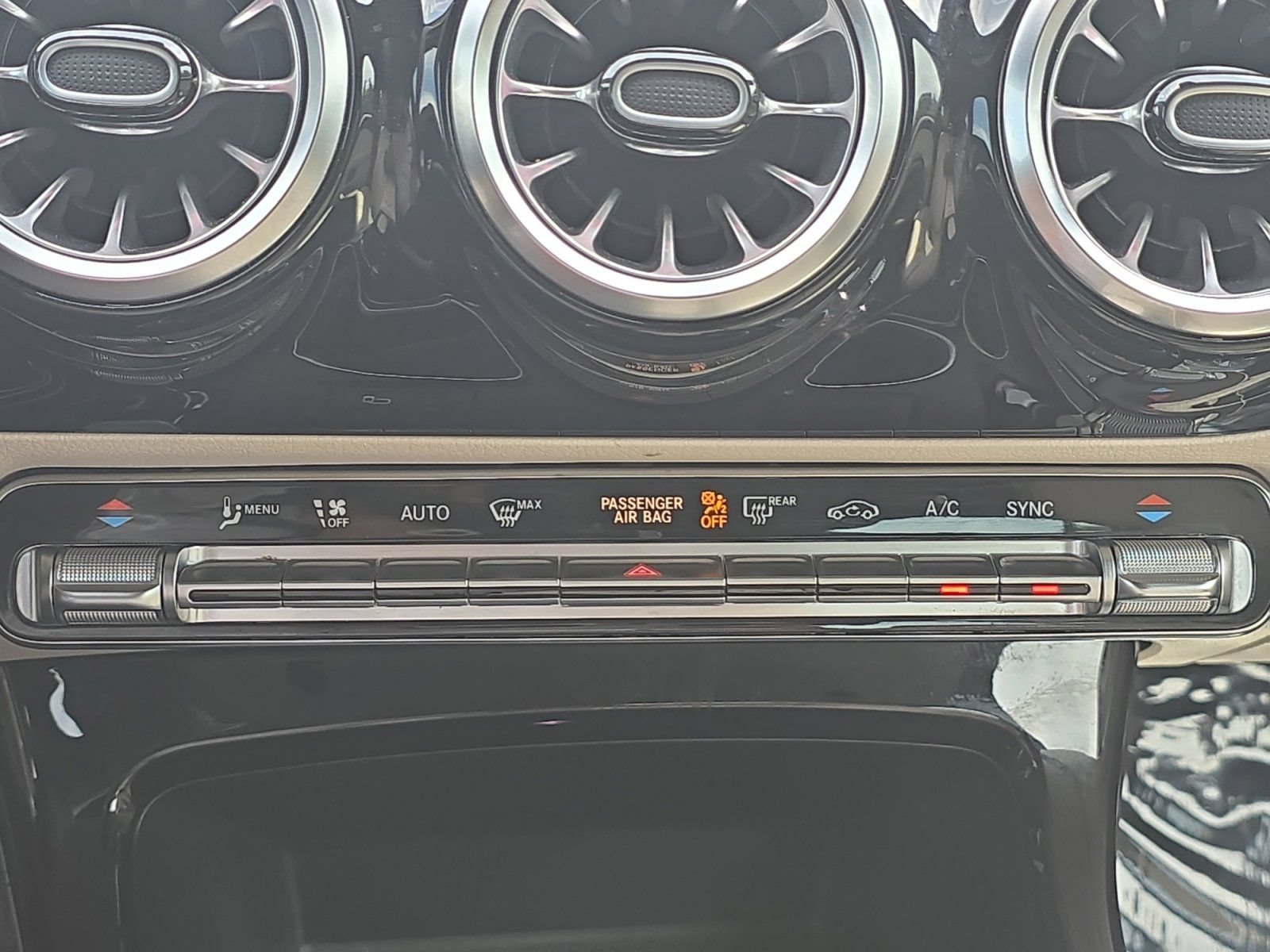 Used 2022 Mercedes-Benz CLA 250 image 17