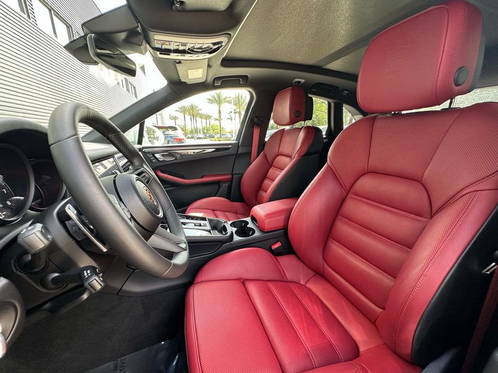Certified 2026 Porsche Macan Turbo AWD/4WD image 5