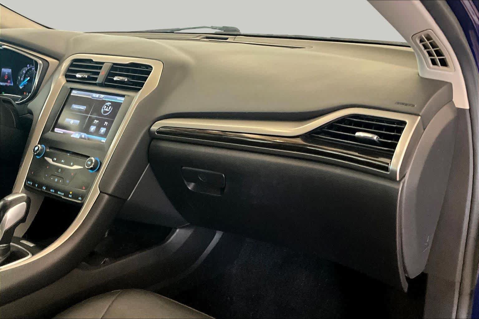 Used 2014 Ford Fusion SE w/ Equipment Group 202A FWD image 16