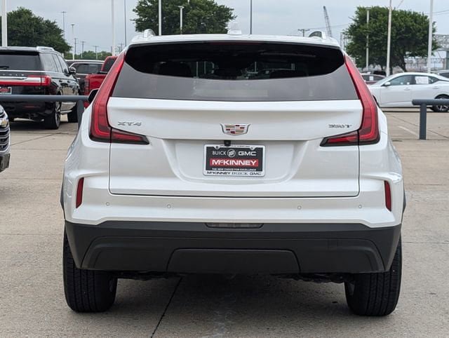 Used 2024 Cadillac XT4 Luxury w/ Cold Weather Package FWD image 5