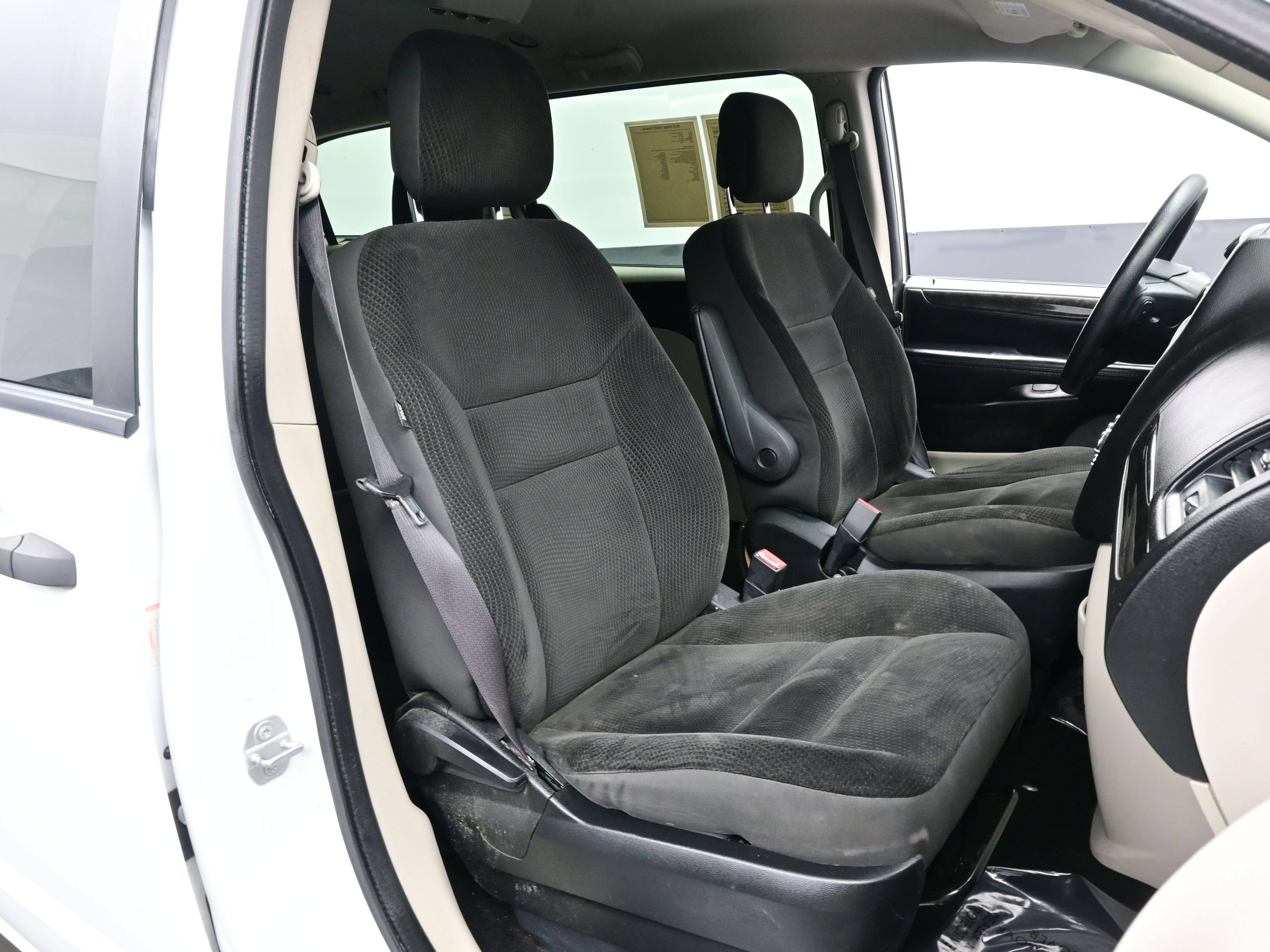 Used 2019 Dodge Grand Caravan SE w/ UConnect Hands-Free Group FWD image 12