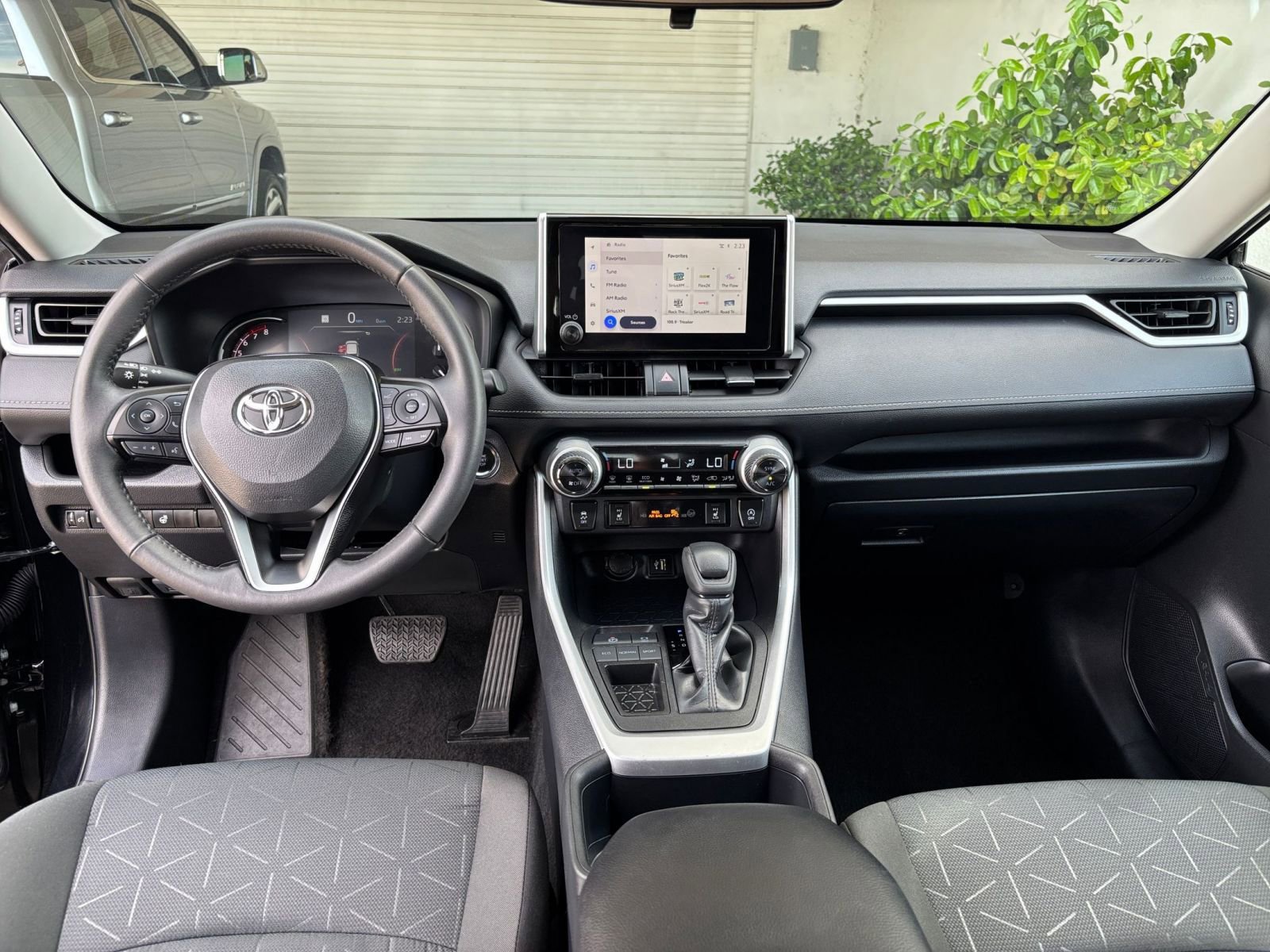 Used 2025 Toyota RAV4 XLE w/ Weather Package FWD image 33