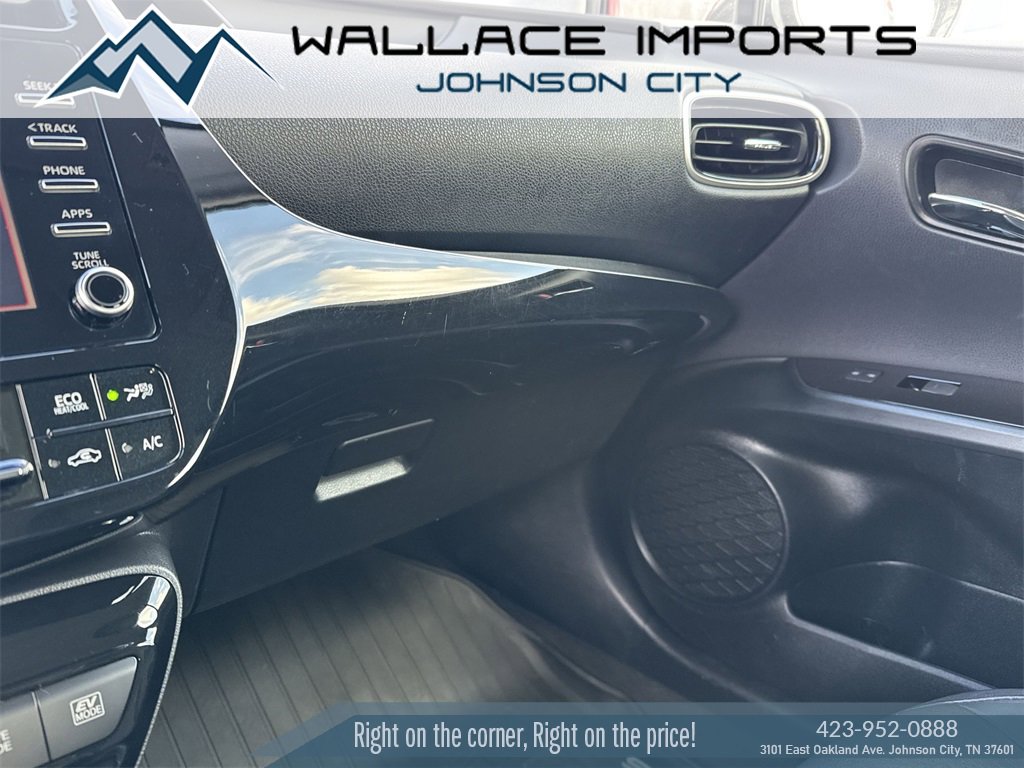 Used 2020 Toyota Prius XLE image 21