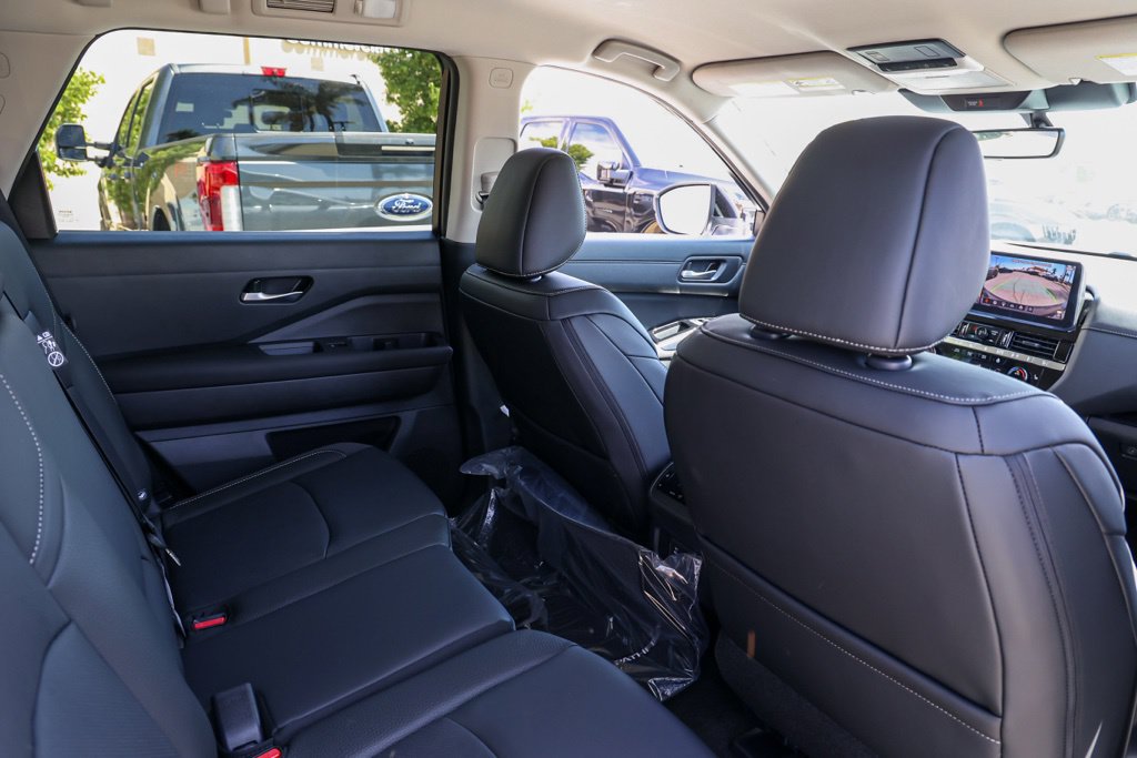 New 2026 Nissan Pathfinder SL FWD image 17